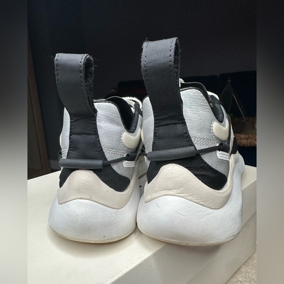 Y-3 Black & White Shiku Run Sneakers - Picture 5 of 8